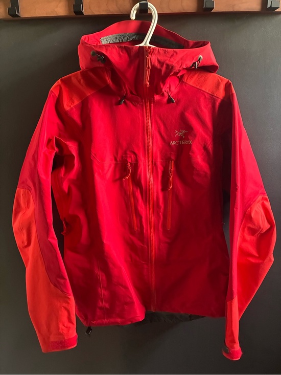 Arc'teryx Jackets & Blazers - Arc'teryx Red Women's Alpha AR Gore Tex Shell jacket